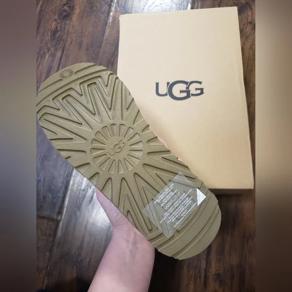 UGG Tasman - Picture 4 of 5